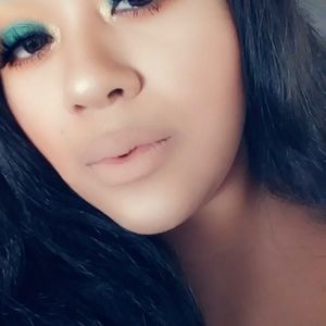 Meet your Posher, Carolina